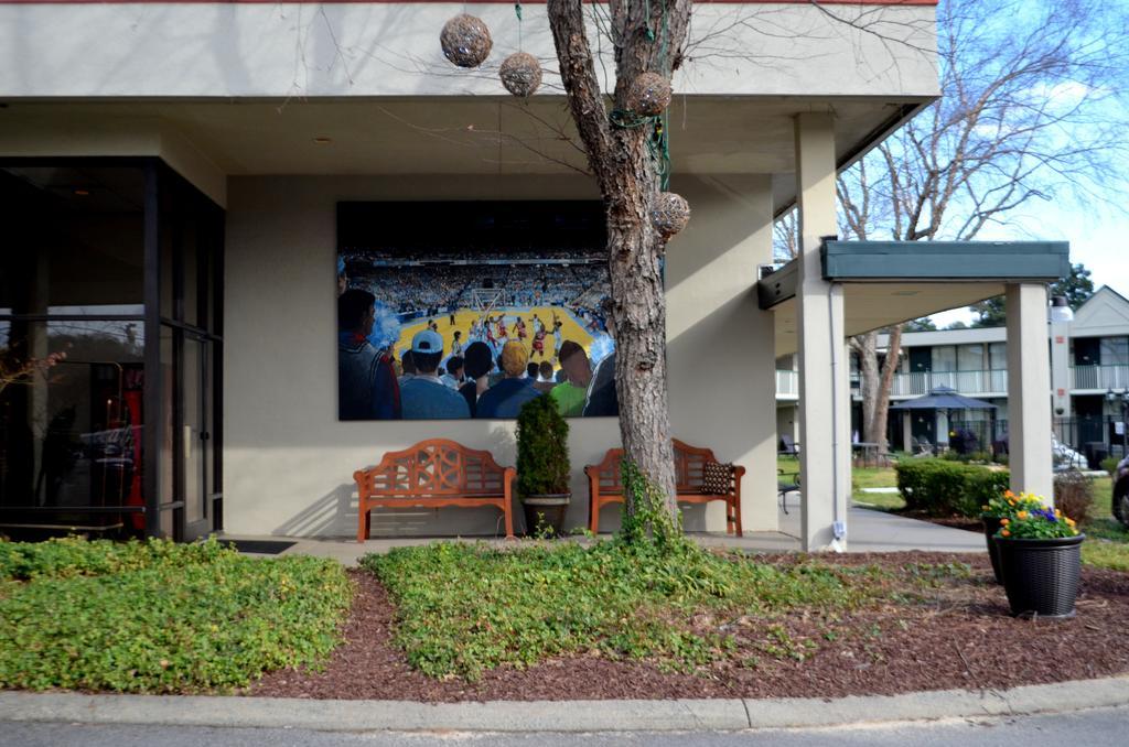 Chapel Hill University Inn Esterno foto